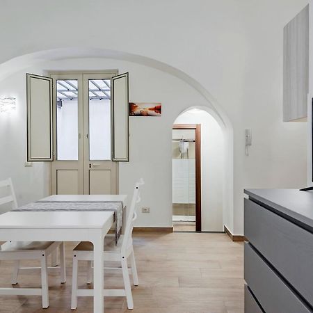 Trinita' 57 Apartments By Wonderful Italy Catania Bagian luar foto
